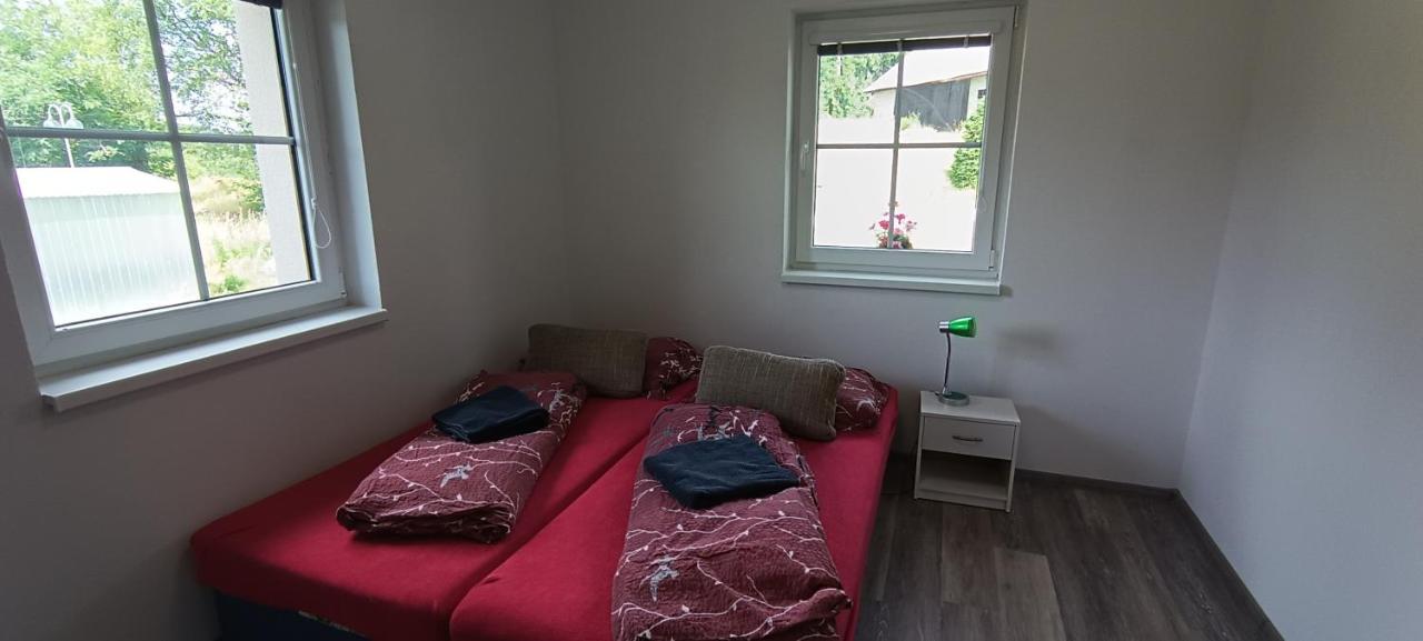 Апартаменты Apartman U Lebedu Стражны Экстерьер фото
